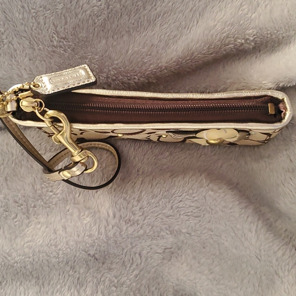 Coach Wristlet - Picture 9 of 9
